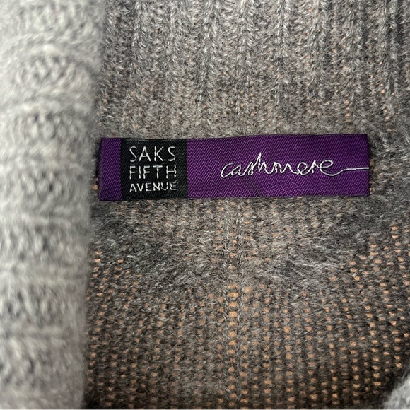 Saks Fifth Avenue Cashmere grey sweater size small - Picture 4 of 9